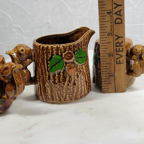 Vtg Squirrel Salt Pepper Shakers Creamer Set Souvenir Canada Hand Painted Cabin - Picture 13 of 16